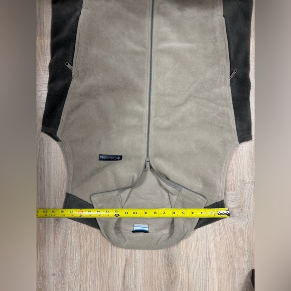 Columbia Men’s Fleece Vest Size M Taupe Gray Zip Up Outdoor Hiking Layer Warm - Picture 6 of 7